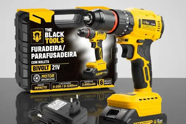 Homem montando um móvel com uma parafusadeira