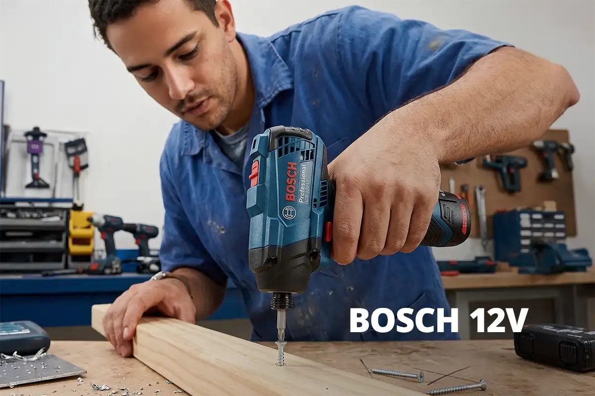 Parafusadeira Bosch 12V sendo usada para montagem de madeira em bancada