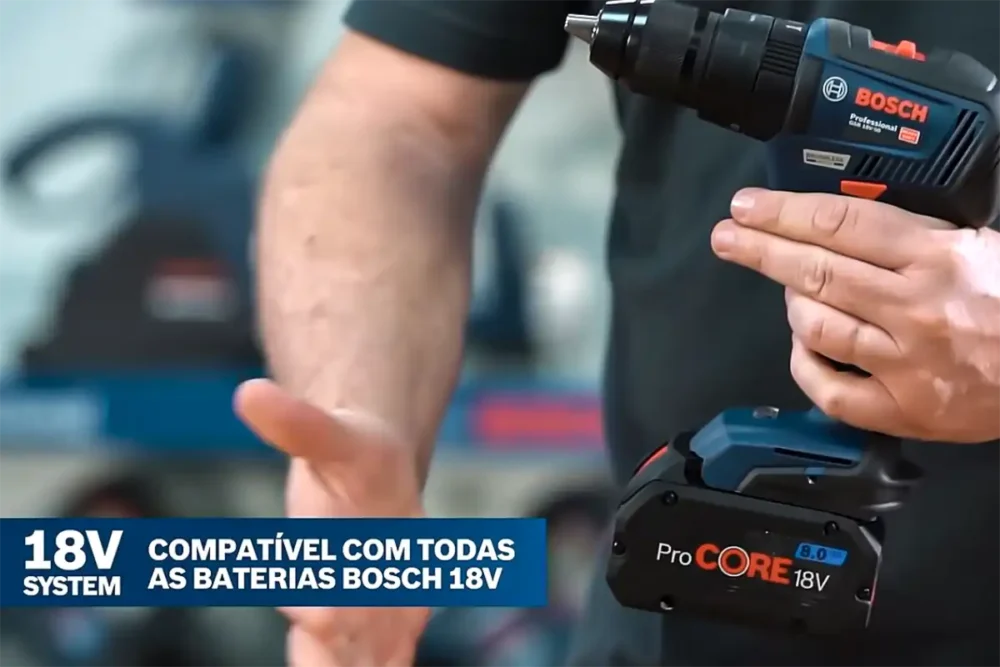 Parafusadeira Bosch GSB 18V-50 18V com bateria ProCORE em uso