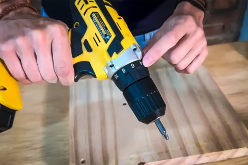 torque ideal para parafusadeira ajustando controle de torque na ferramenta