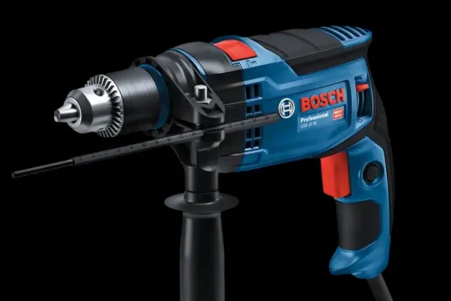 Furadeira Bosch GSB 16 RE de impacto azul com mandril metálico e empunhadura lateral