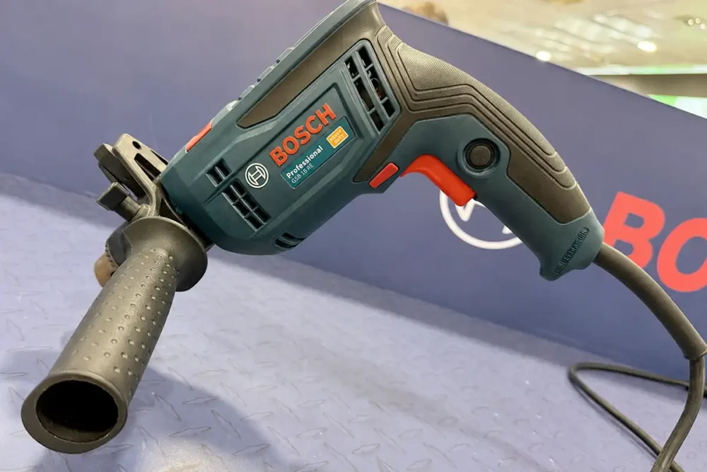 Furadeira de impacto Bosch Professional GSB 16 RE com empunhadura auxiliar