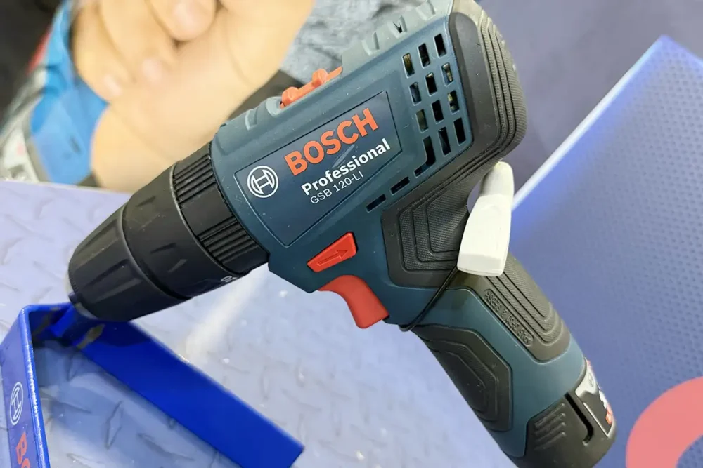 Furadeira e parafusadeira de impacto Bosch Professional GSB 120-LI