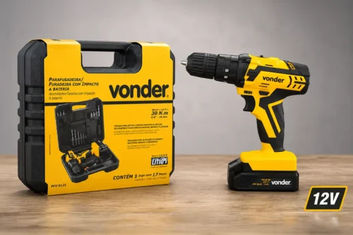 Parafusadeira e furadeira de impacto Vonder 12V PFV012I amarela ao lado da maleta com jogo de 17 peças